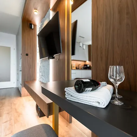Ah Radnica Jacuzzi , Theatre Apartment *